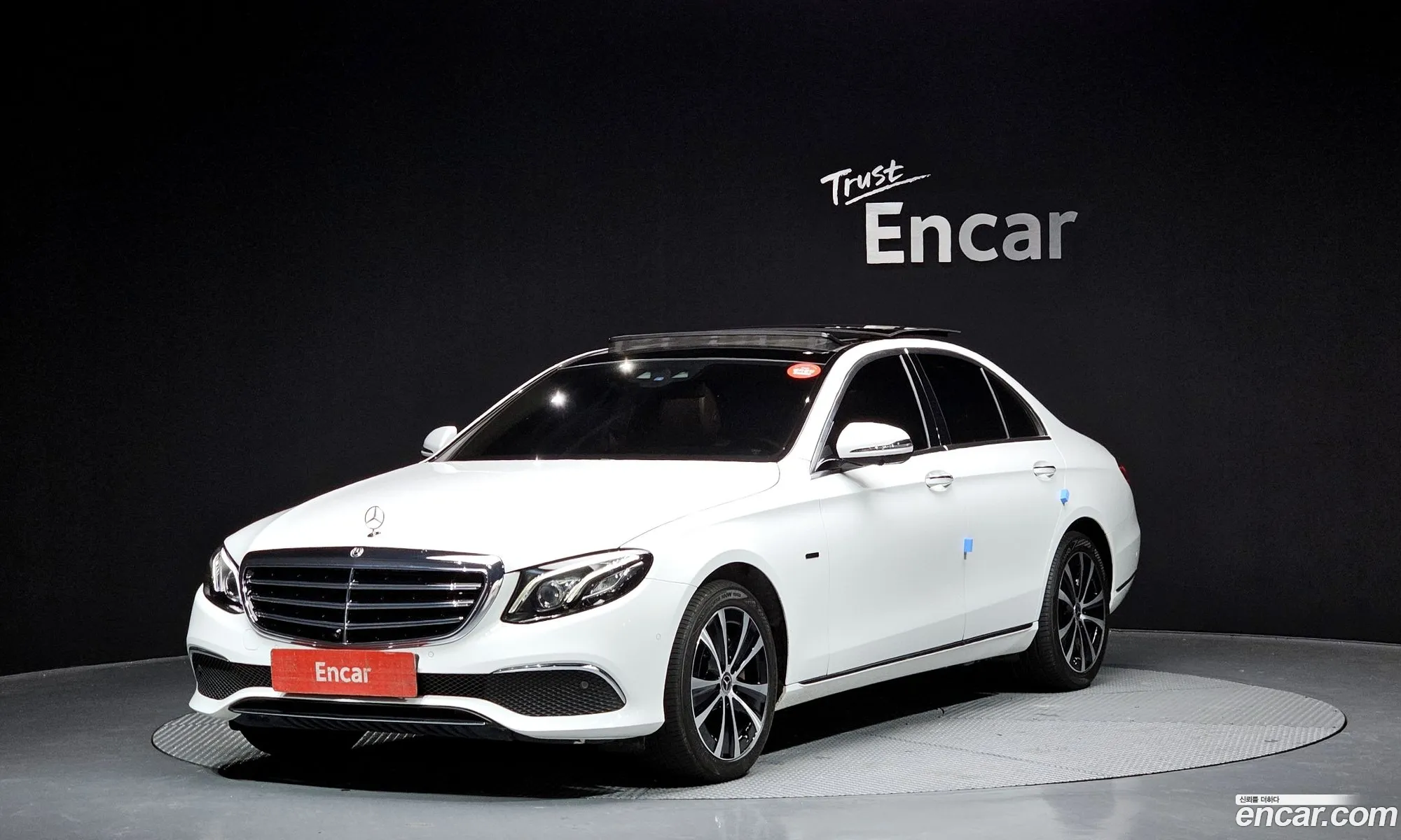 E-Class W213 E300E Exclusive - фотография 11853449