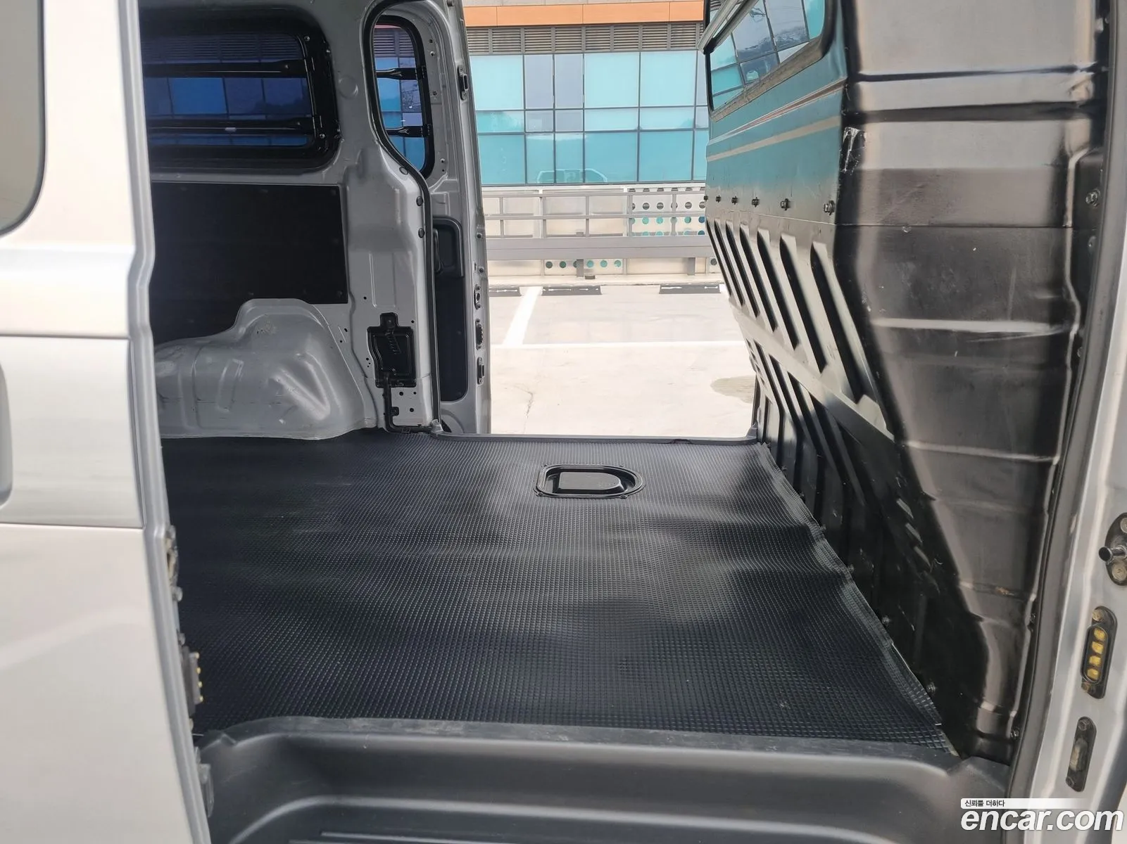 The New Grand Starex Van 3 -Seater Smart - фотография 1759535