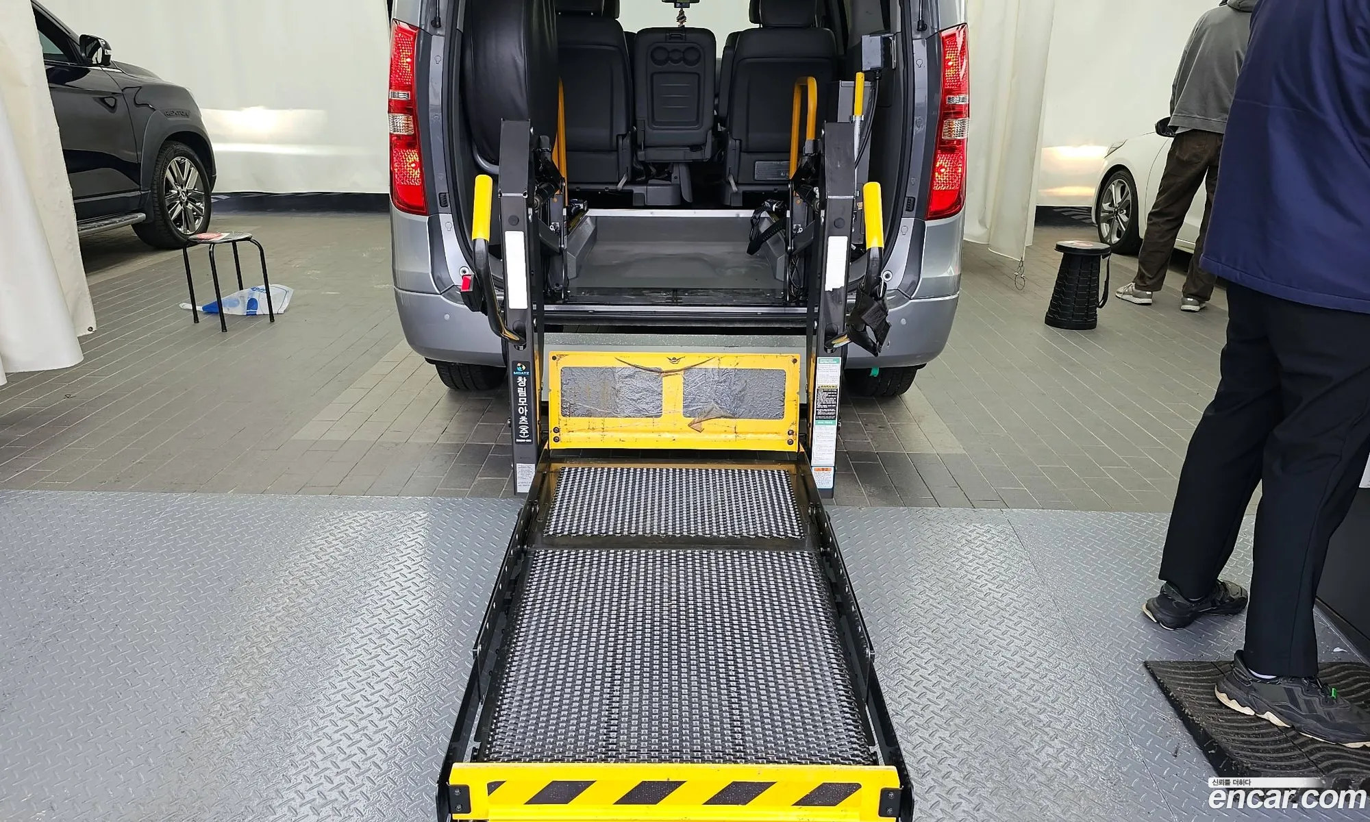 The New Grand Starex Wheelchair LiftSlope - фотография 1744550