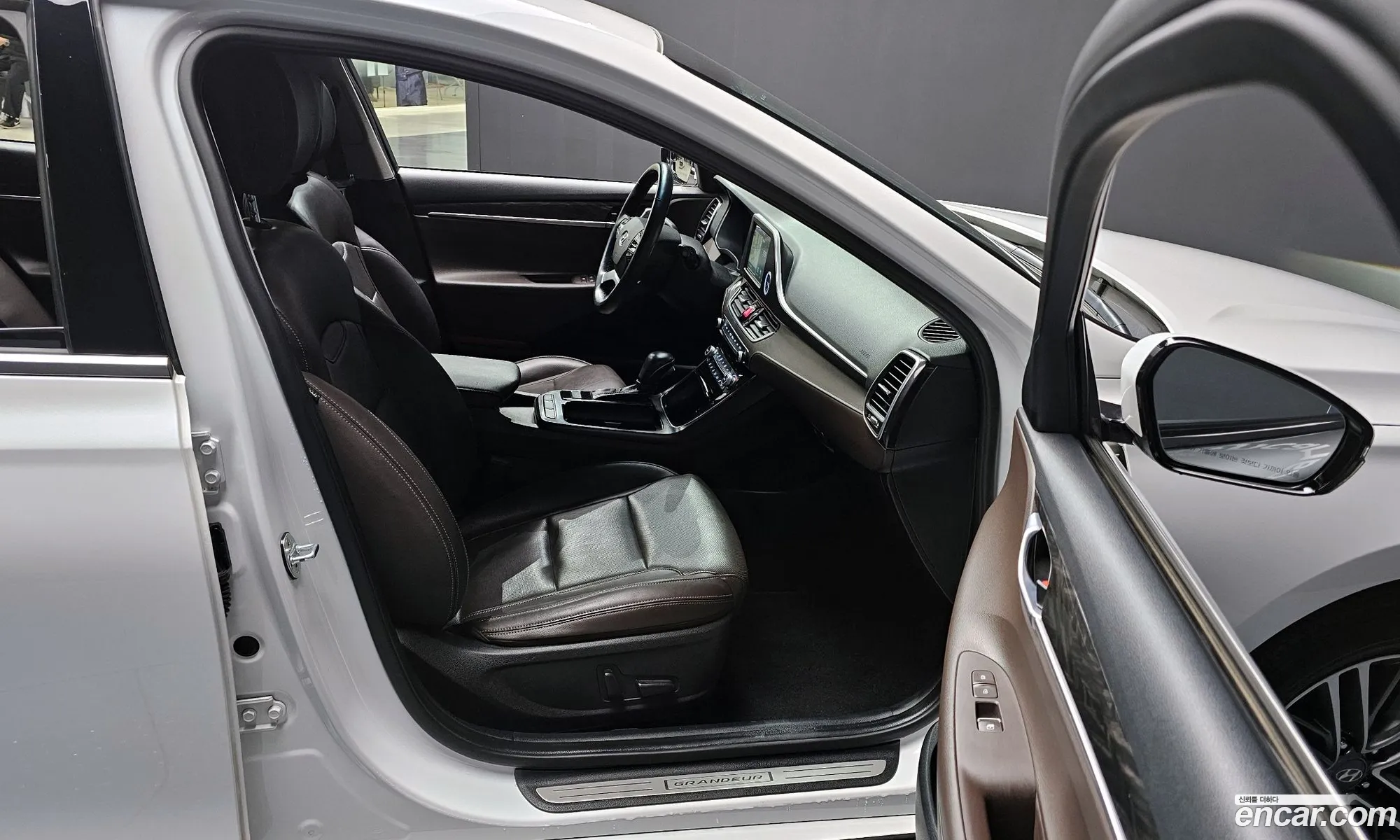 Grandeur Ig 30 Lpi Modern Rent -A -Car - фотография 1569466