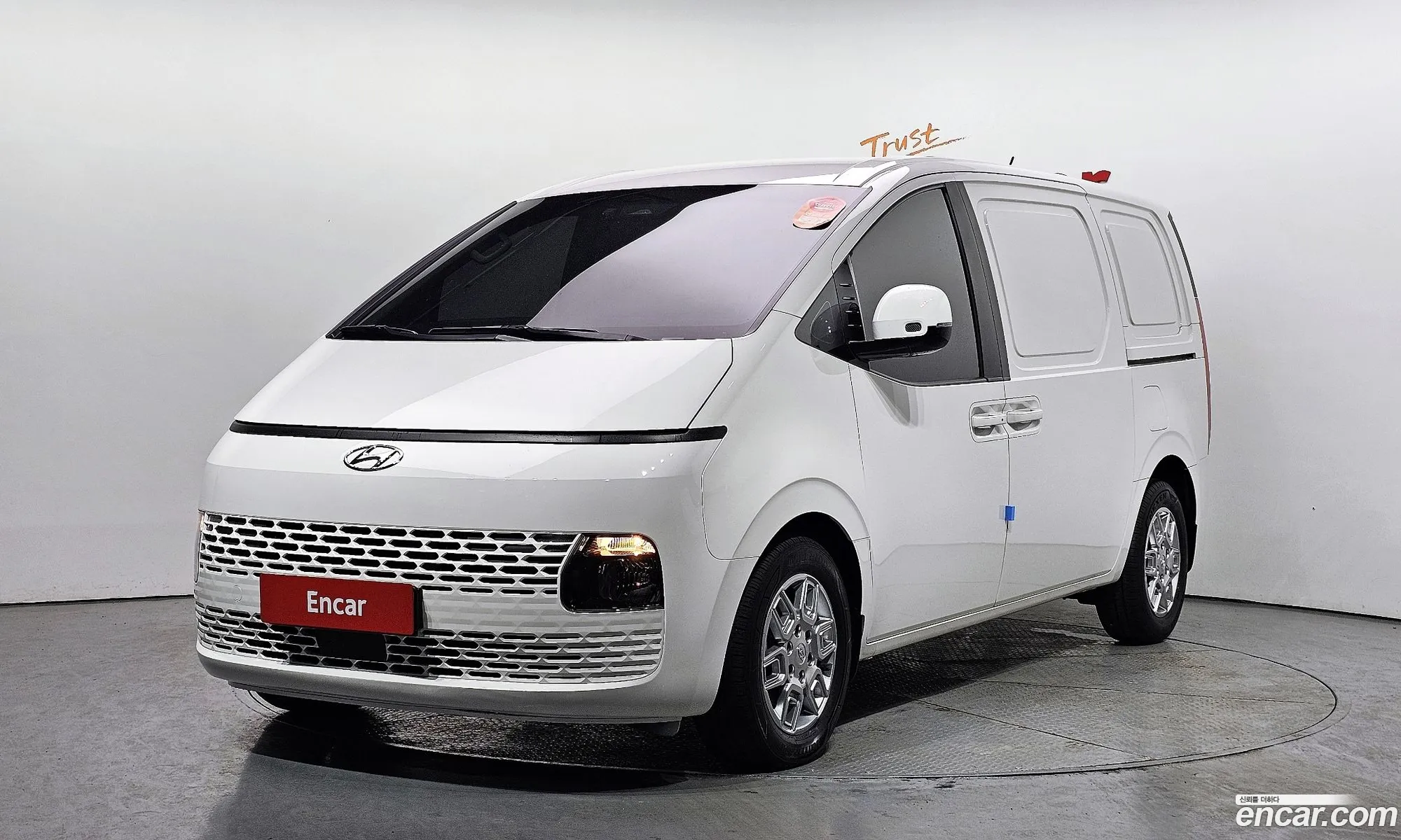 Starria Cargo 3 -Seater Modern - фотография 1305240