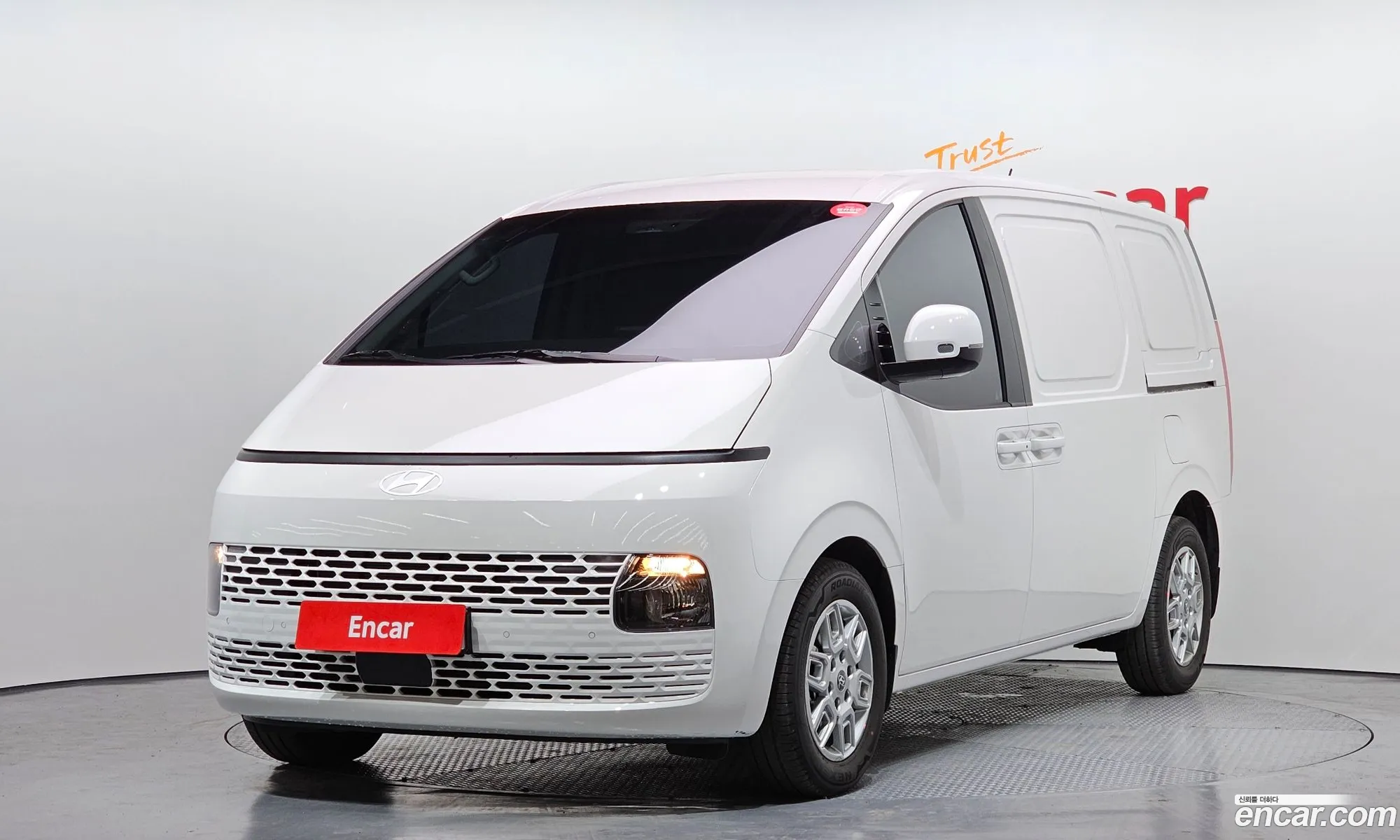 Starria L35 Cargo 3 -Seater Modern - фотография 1276958