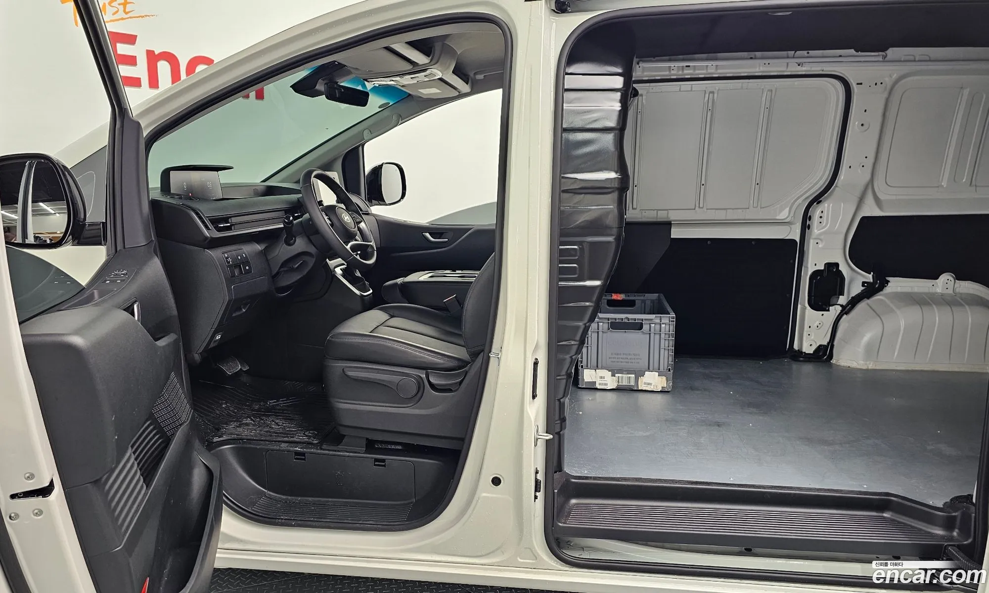 Starria L35 Cargo 3 -Seater Modern - фотография 1276960