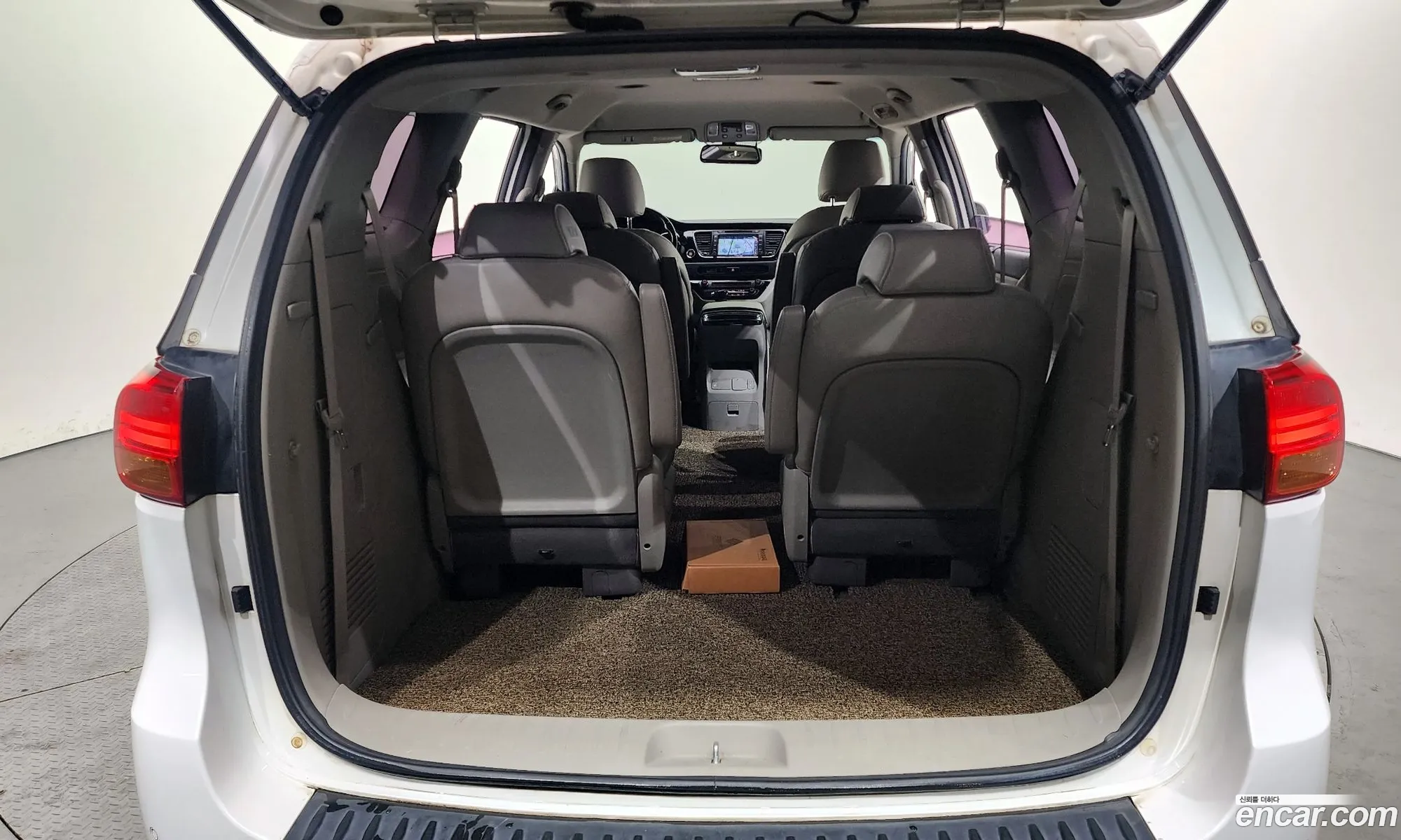 Kia Carnival 9-Seater Prestige 2016 - фотография 81725