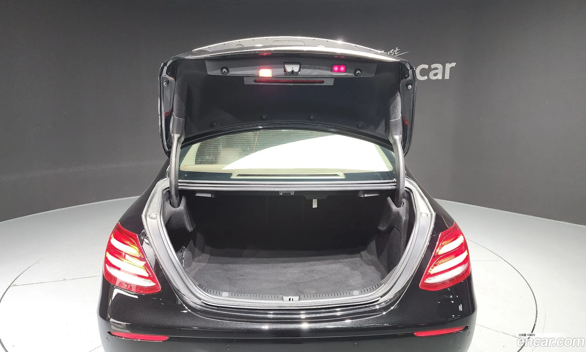 E-Class W213E300 Exclusive - фотография 11950246