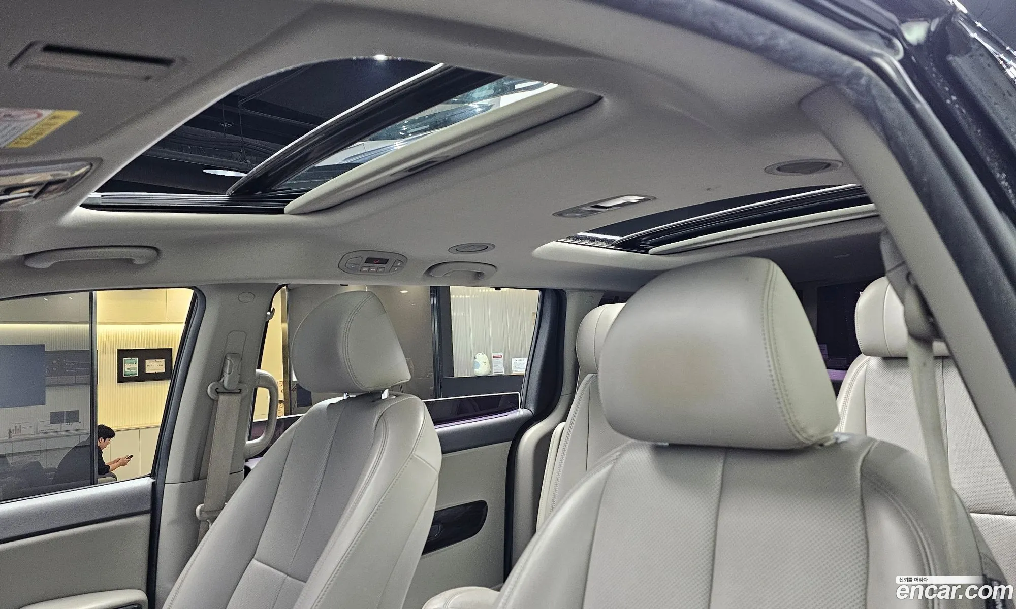 All -New Carnival 7 -Seater Limousine President - фотография 11230144