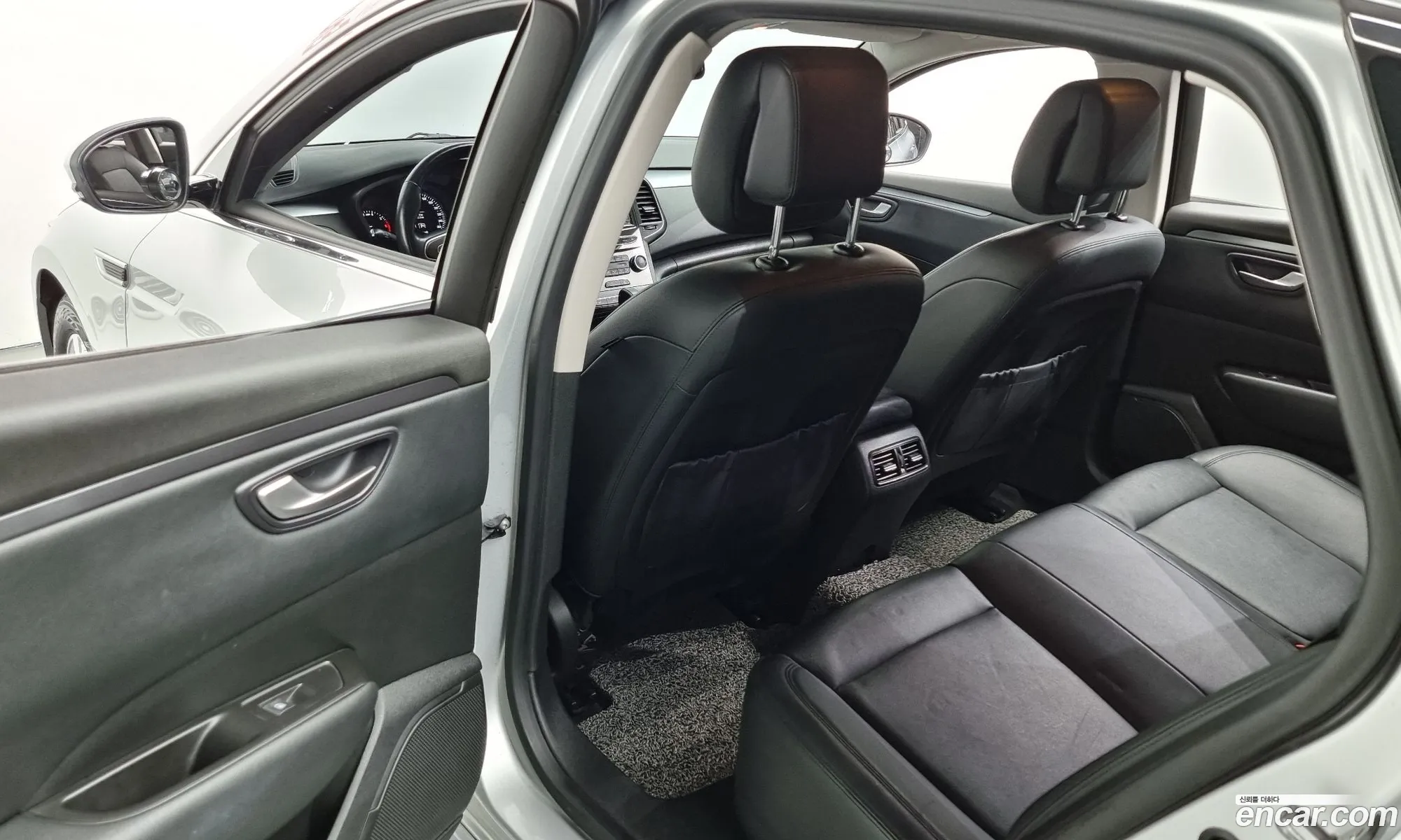 Sm6 20 Lpe Se Rent -A -Car - фотография 11133628