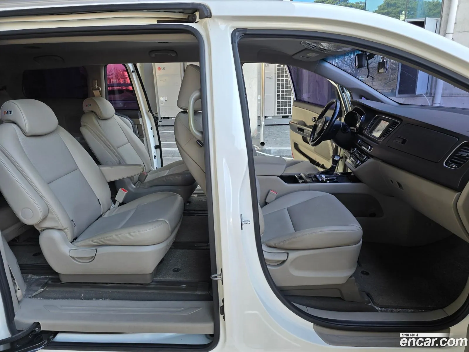 All New Carnival 9 -Seater Luxury - фотография 11247239