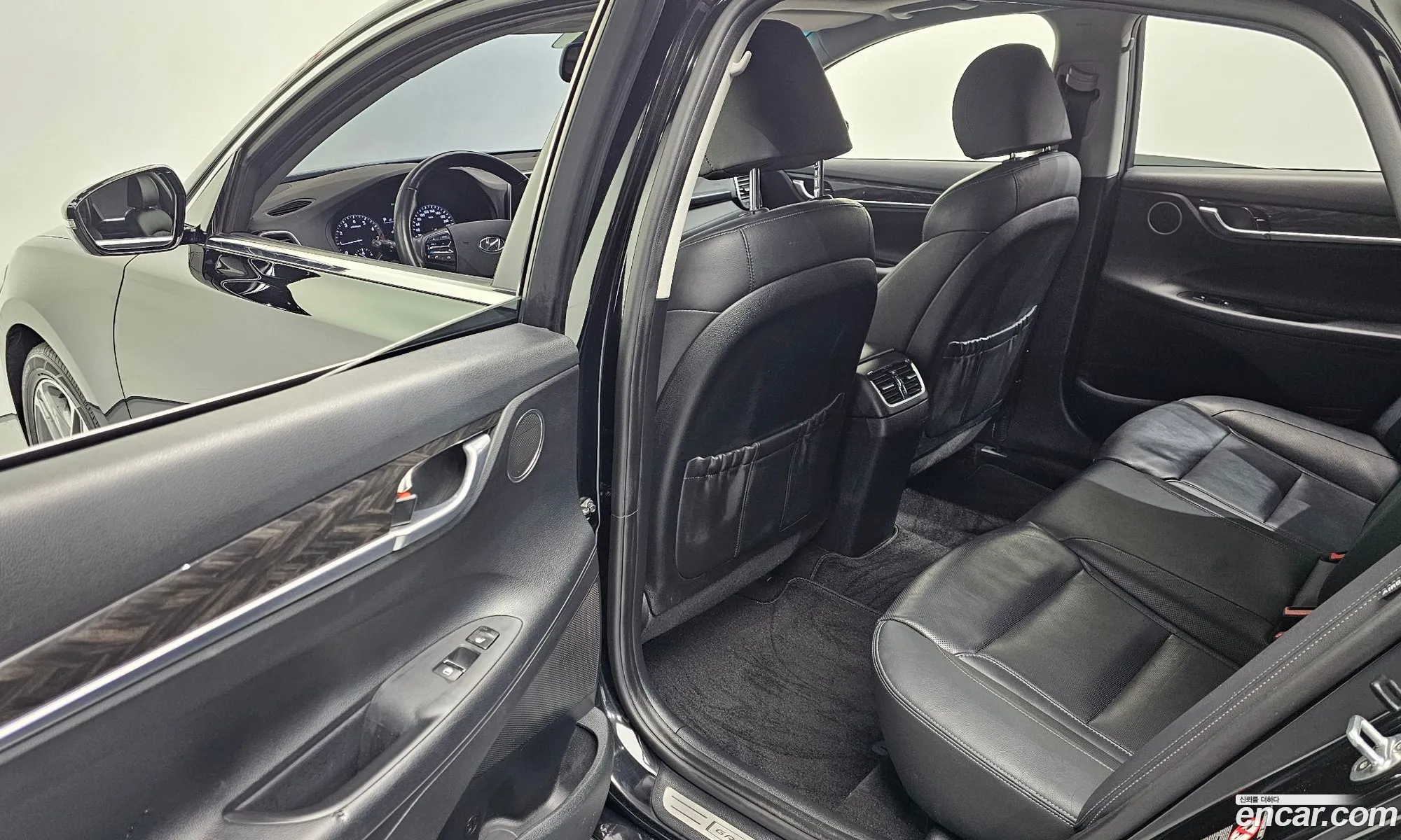 Grandeur Ig 30 Lpi Modern Rent -A -Car - фотография 998606