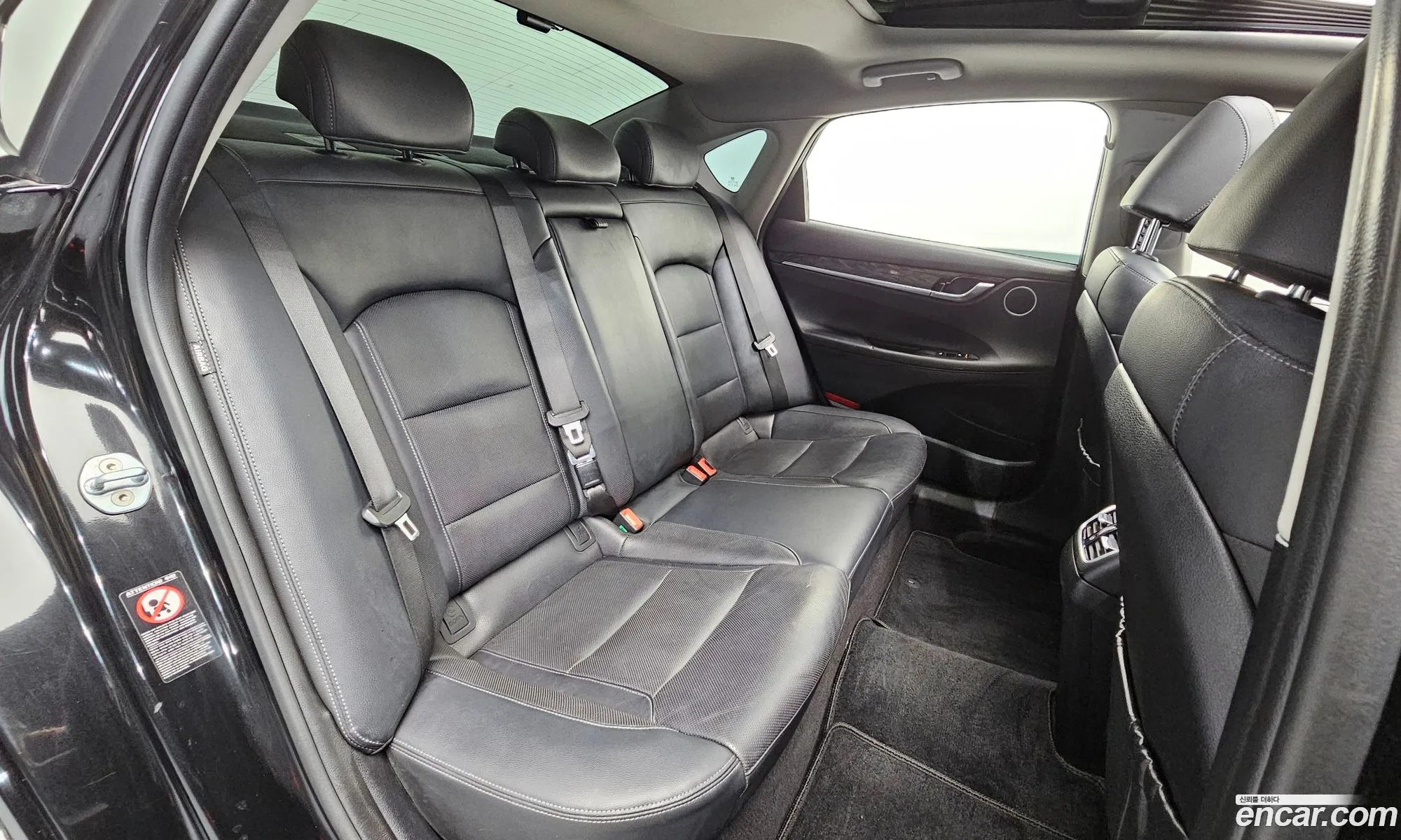 Grandeur Ig 30 Lpi Modern Rent -A -Car - фотография 998605