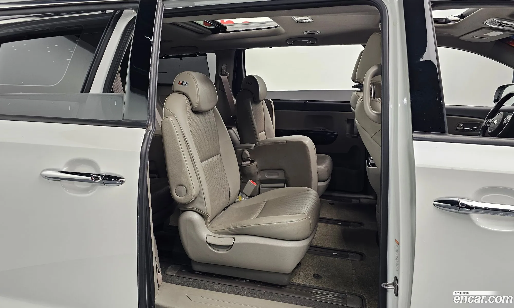 The New Carnival 11 -Seater Prestige - фотография 11257673