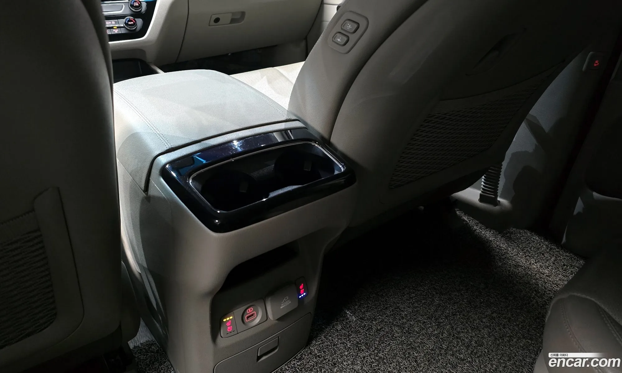 The New Carnival 9 -Seater Noblesse Special - фотография 11275393