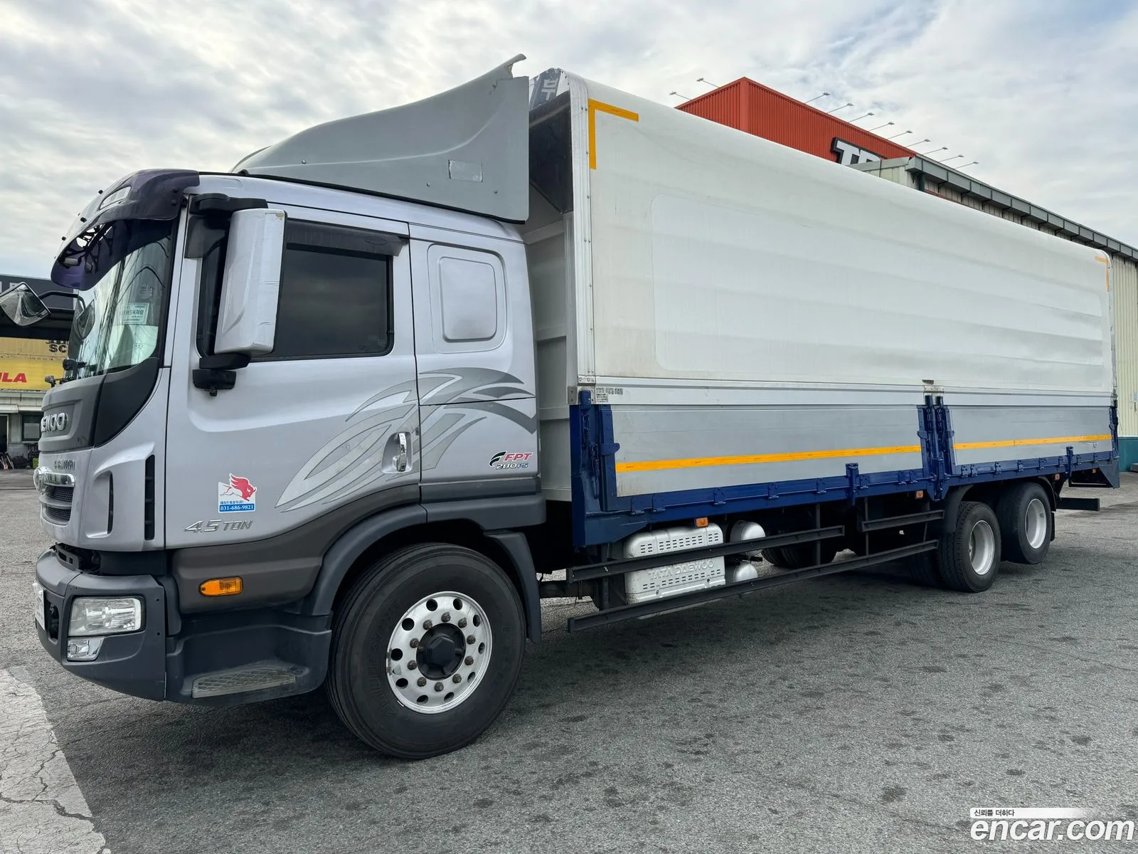 Prima Medium Truck Wing Body Power Gate 45 Ton Royale - фотография 4604436