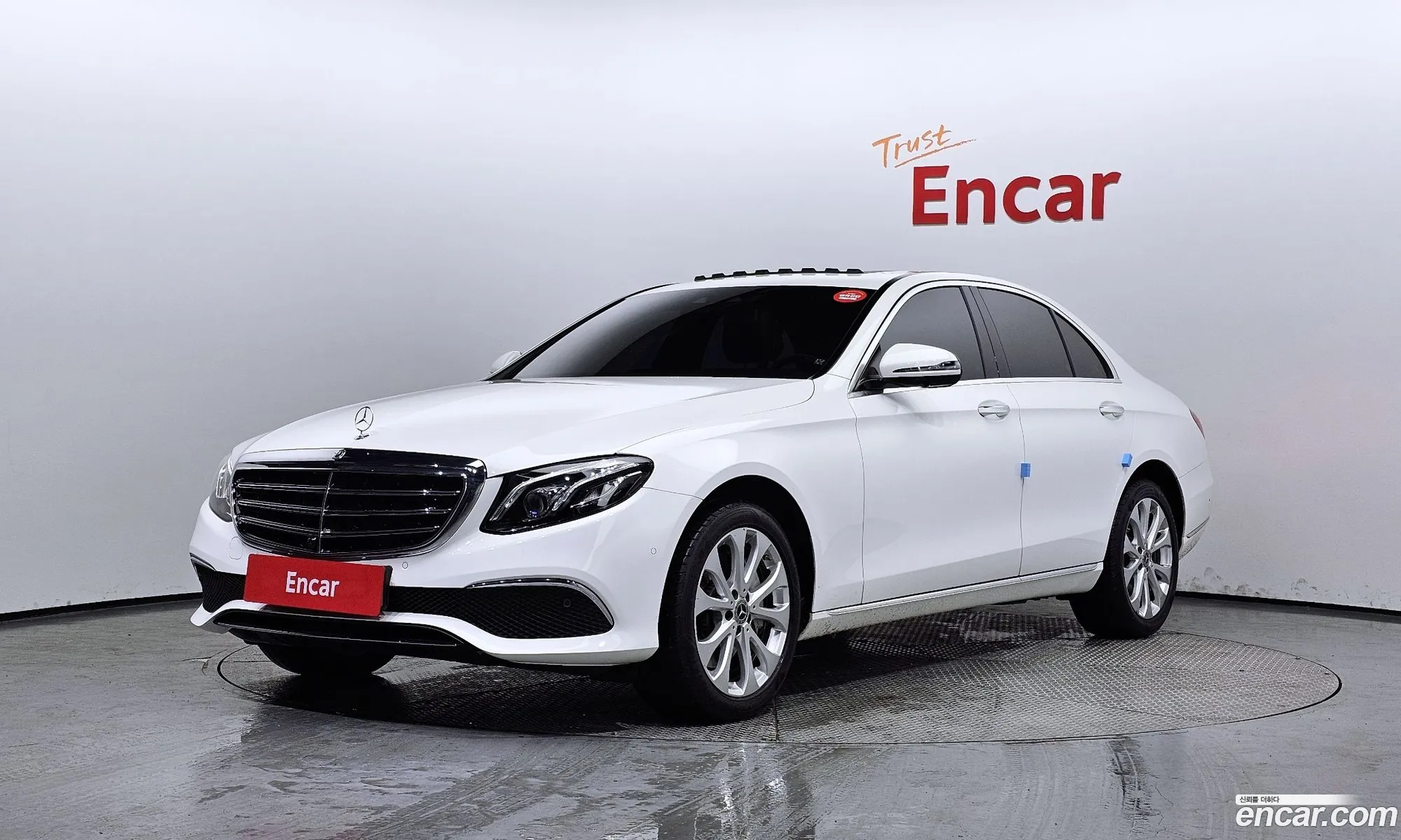 Mercedes-Benz E-Klasse E300 4Matic Exclusive 2018 - фотография 7216103