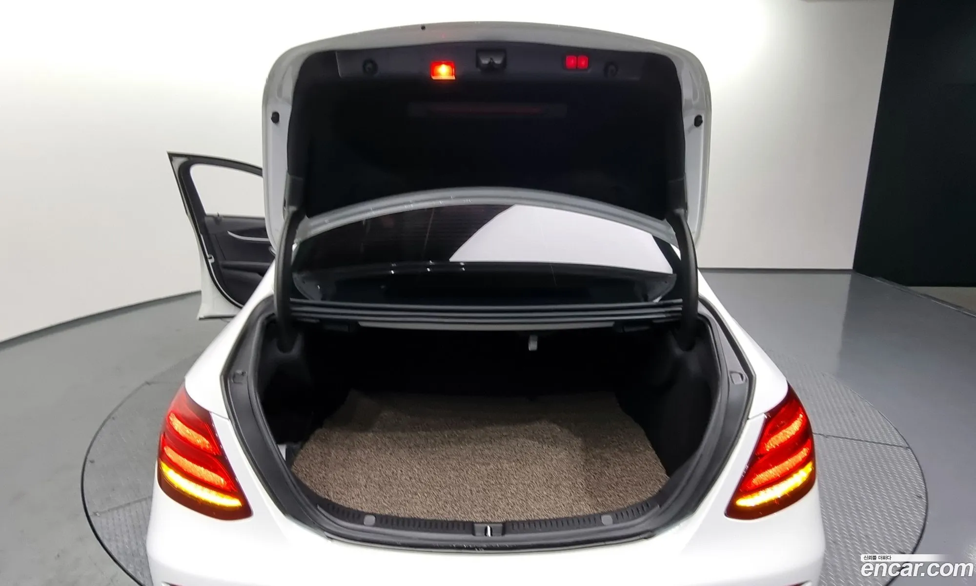 E-Class W213E300 4Matic Avant-Garde - фотография 7352674