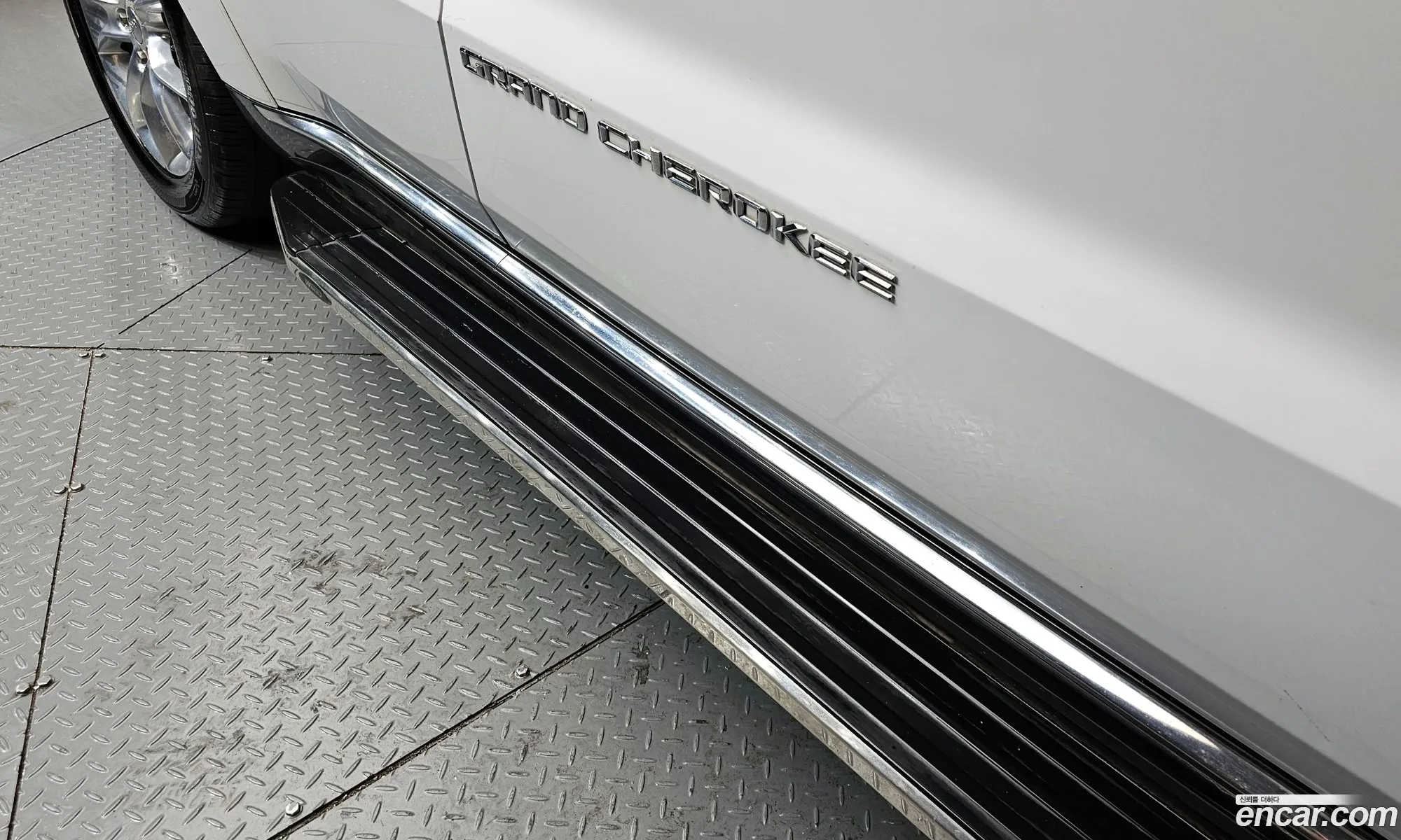 Grand Cherokee 30 Diesel Overland Summit Wk2 - фотография 3510720