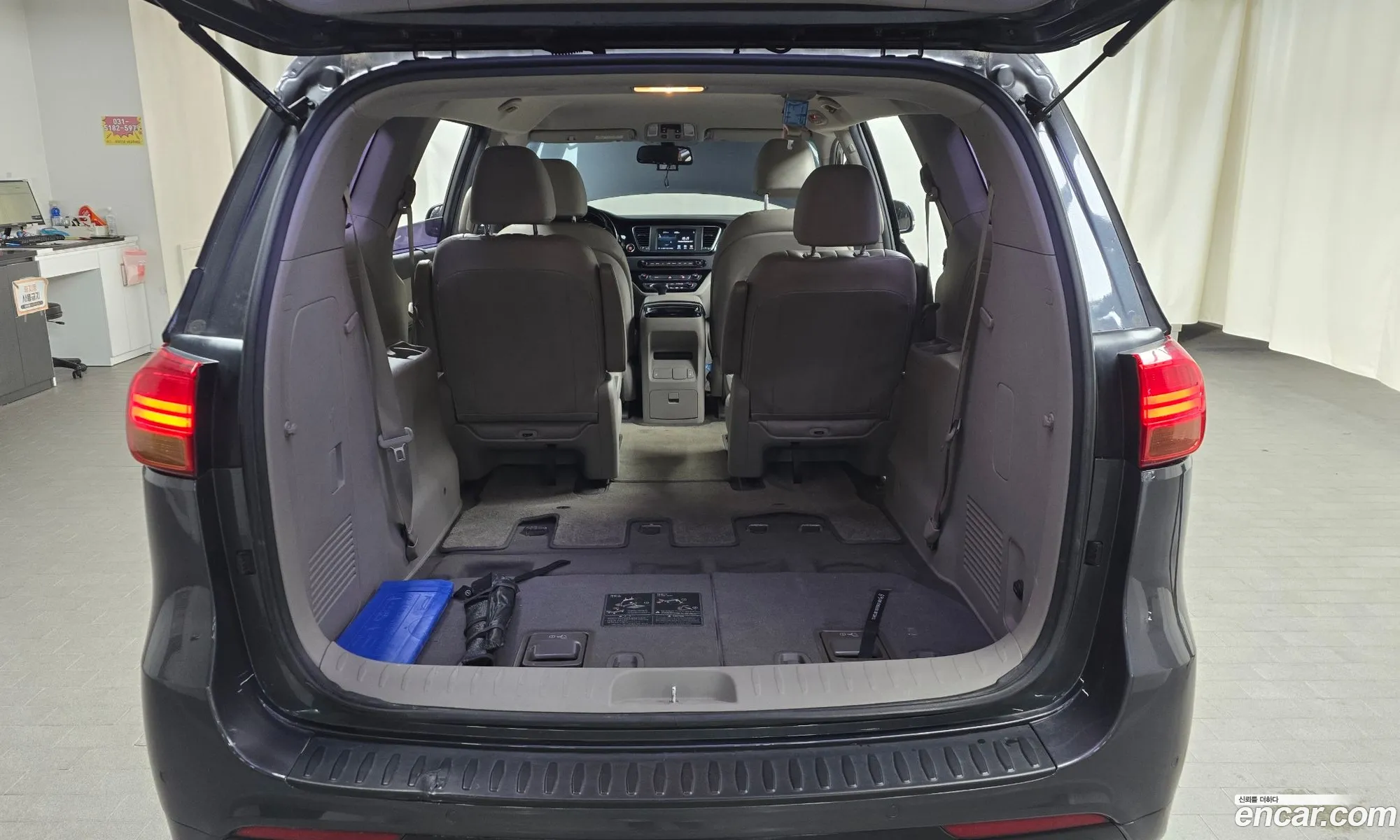 All -New Carnival 7 -Seater Limousine Magic Space - фотография 11296577
