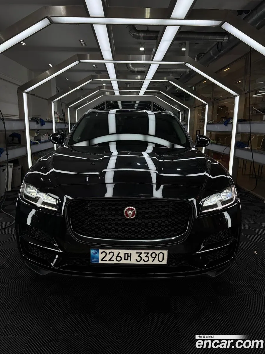 F-Pace 20D Prestige - фотография 3902530