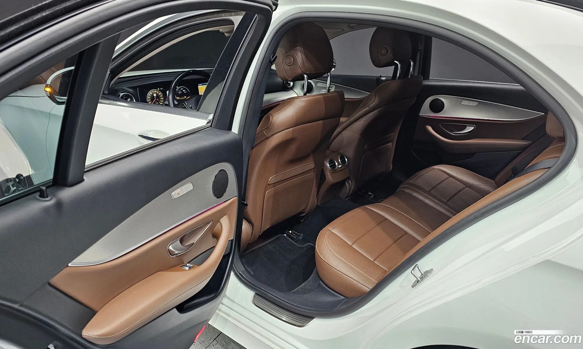 Mercedes-Benz E-Klasse E300 Amg Line 2017 - фотография 6707907