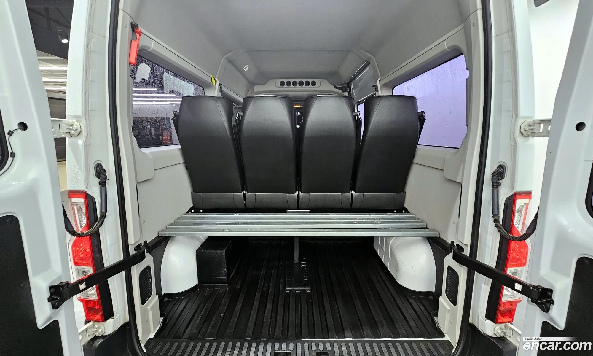 Master 23 13 -Seater - фотография 15603729