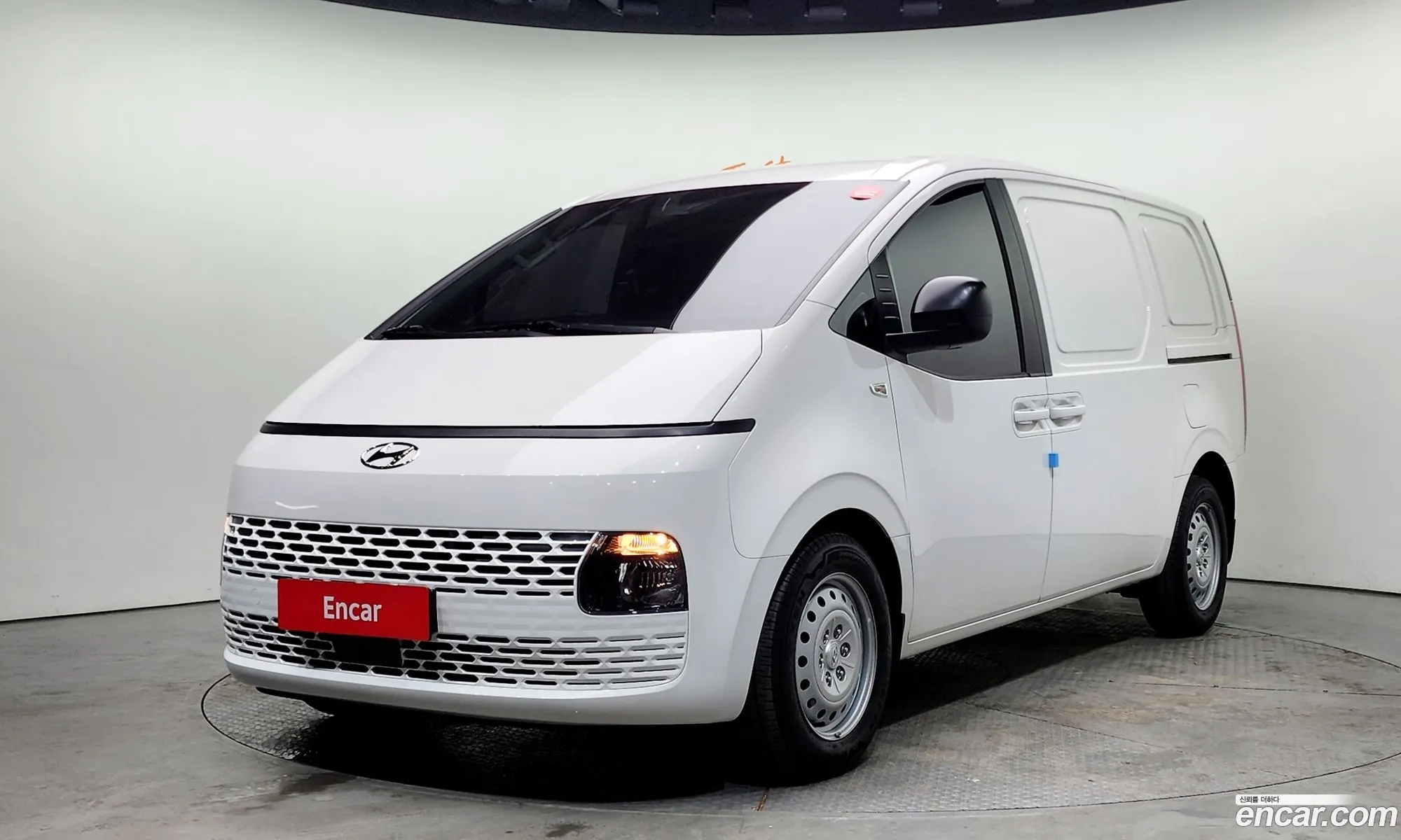 Starria Cargo 3 -Seater Smart - фотография 11829100