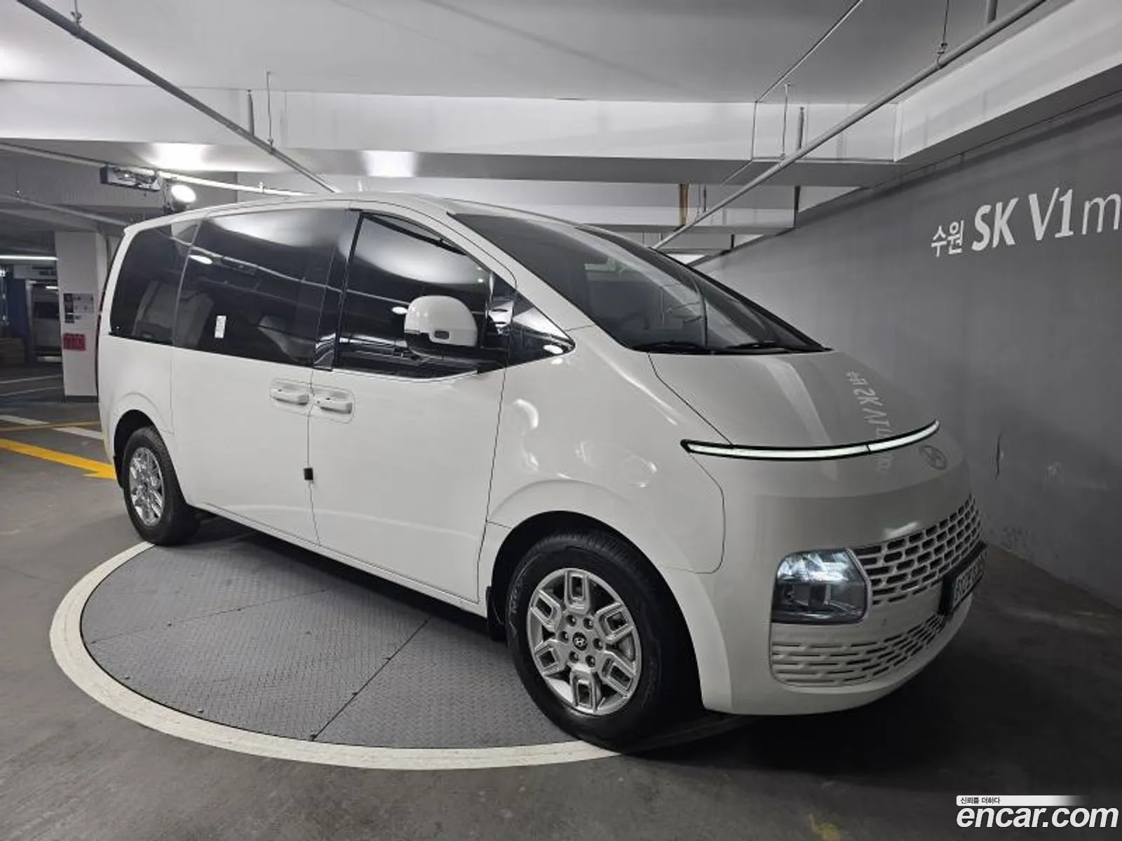 Starria Hev 16 Cargo 3 -Seater Modern - фотография 12436781