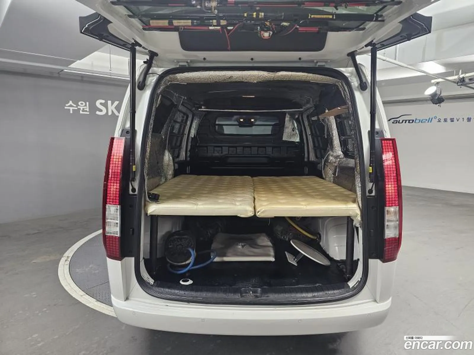 Starria Hev 16 Cargo 3 -Seater Modern - фотография 12436785