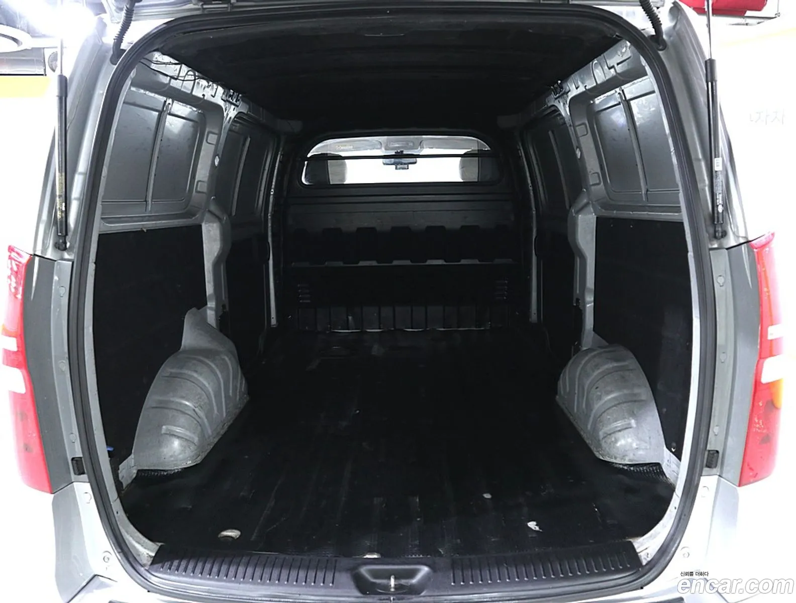 Grand Starex 3 -Seater Van Cvx Luxury - фотография 13802423