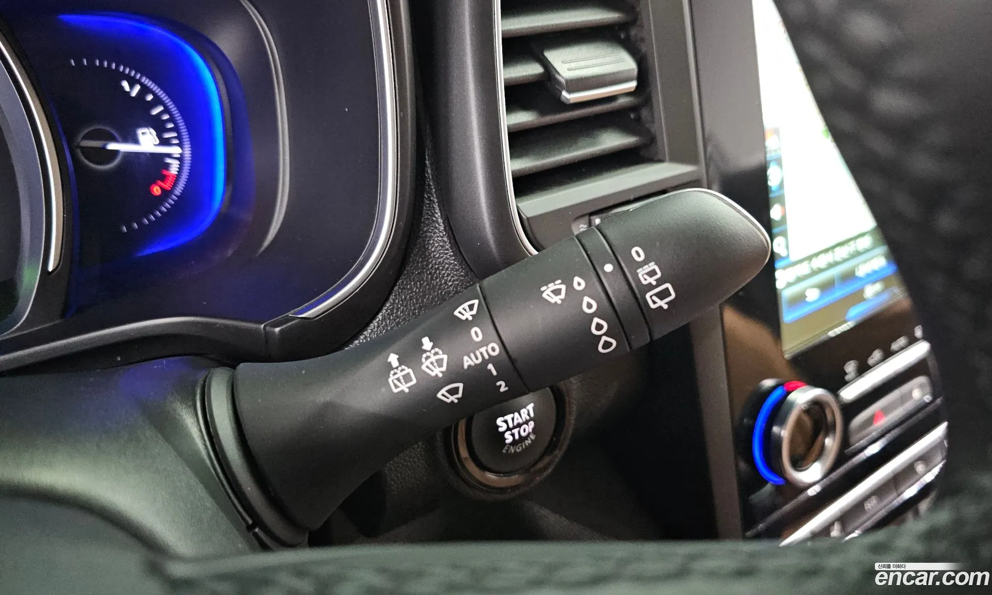 Renault Samsung Qm6 20 Lpe Re Signature 2Wd 2022 - фотография 15038100