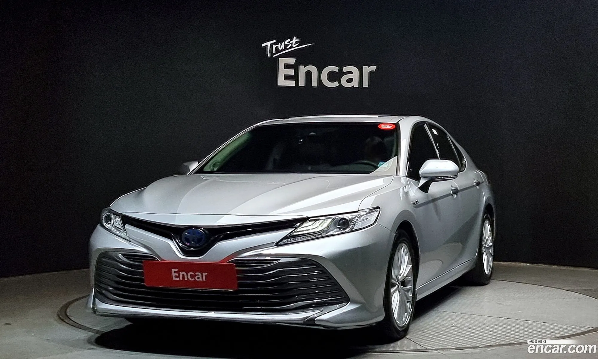 Camry Xv70 25 Xle Hybrid - фотография 4609583