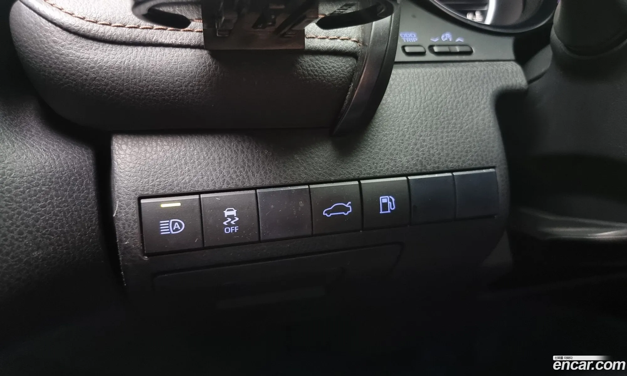 Camry Xv70 25 Xle Hybrid - фотография 4609588