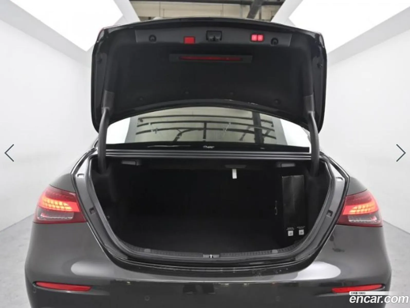 Mercedes-Benz E-Klasse E350 4Matic Amg Line 2022 - фотография 2634463