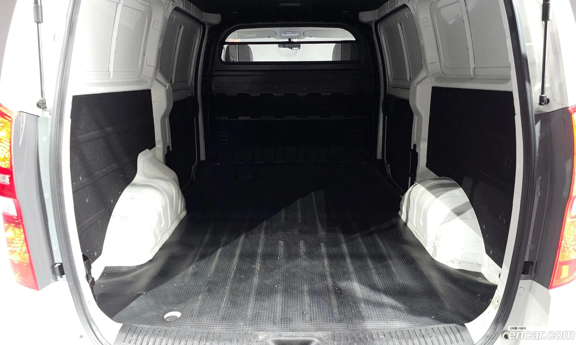 The New Grand Starex Van 3 -Seater Smart - фотография 13838016