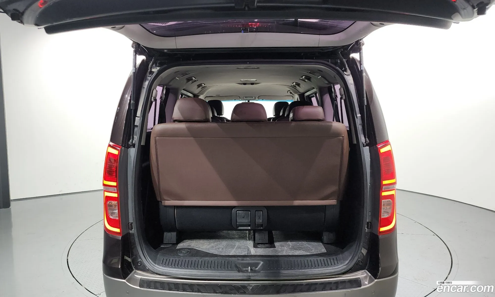 The New Grand Starex 4Wd Urban 9 -Seater Exclusive - фотография 20222454