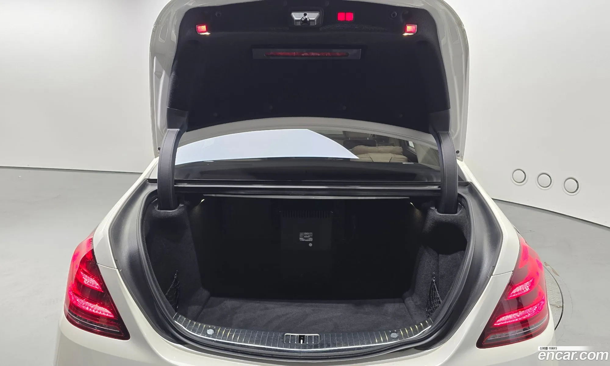 Mercedes-Benz S-Klasse Maybach S560 4Matic 2019 - фотография 1912277