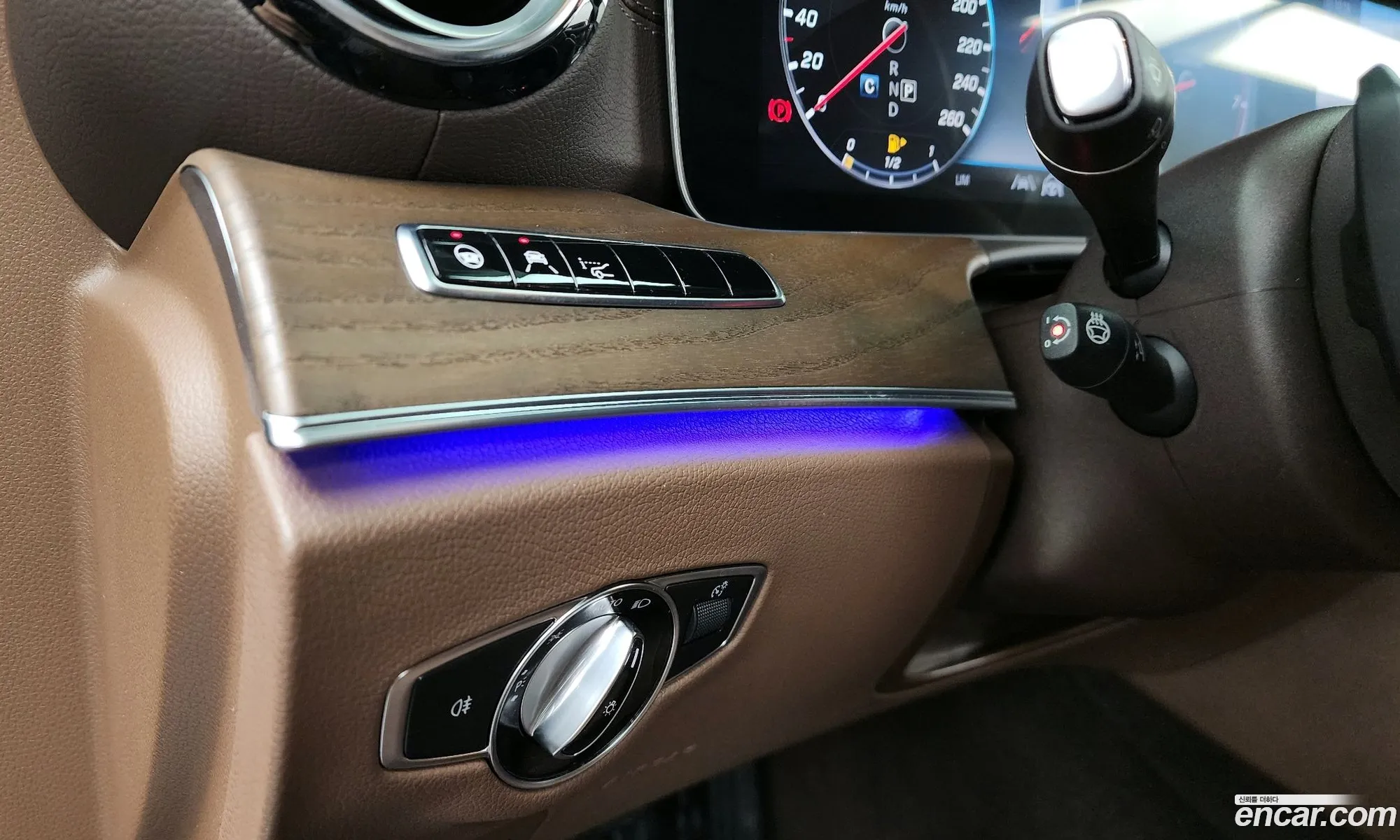 Mercedes-Benz E-Klasse E300 4Matic Exclusive 2020 - фотография 2054569
