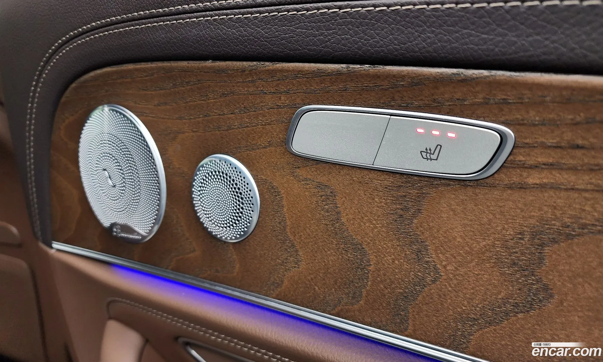 Mercedes-Benz E-Klasse E300 4Matic Exclusive 2020 - фотография 2054566