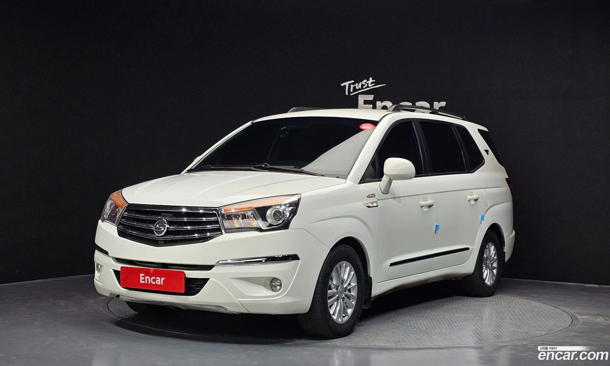 Korando Turismo 4Wd Lt 11 -Seater - фотография 16672563