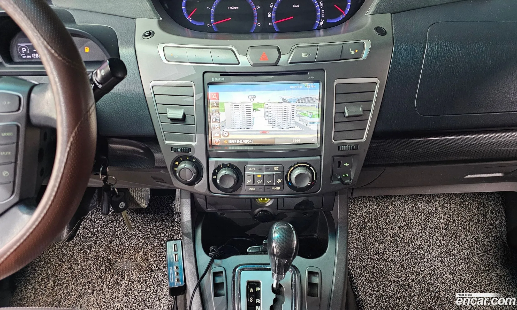 Korando Turismo 4Wd Lt 11 -Seater - фотография 16672568