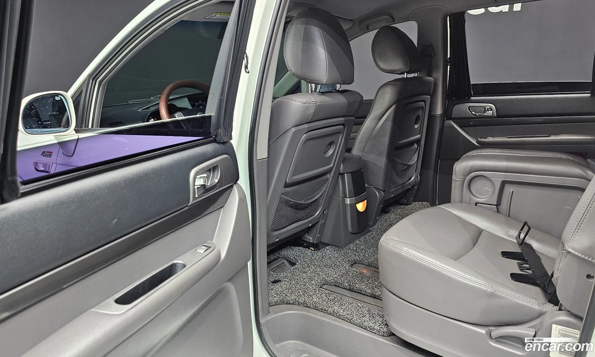 Korando Turismo 4Wd Lt 11 -Seater - фотография 16672566