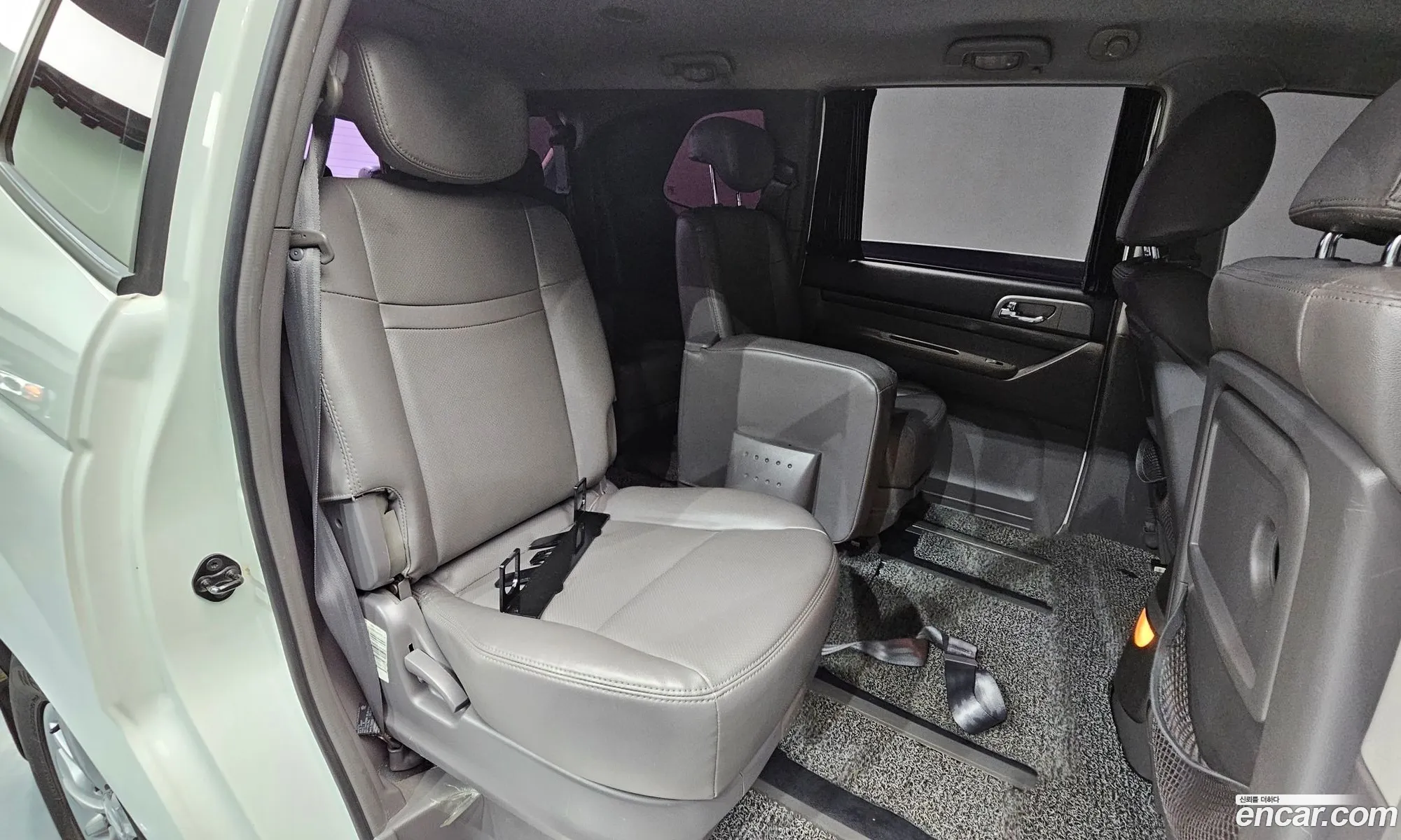 Korando Turismo 4Wd Lt 11 -Seater - фотография 16672565