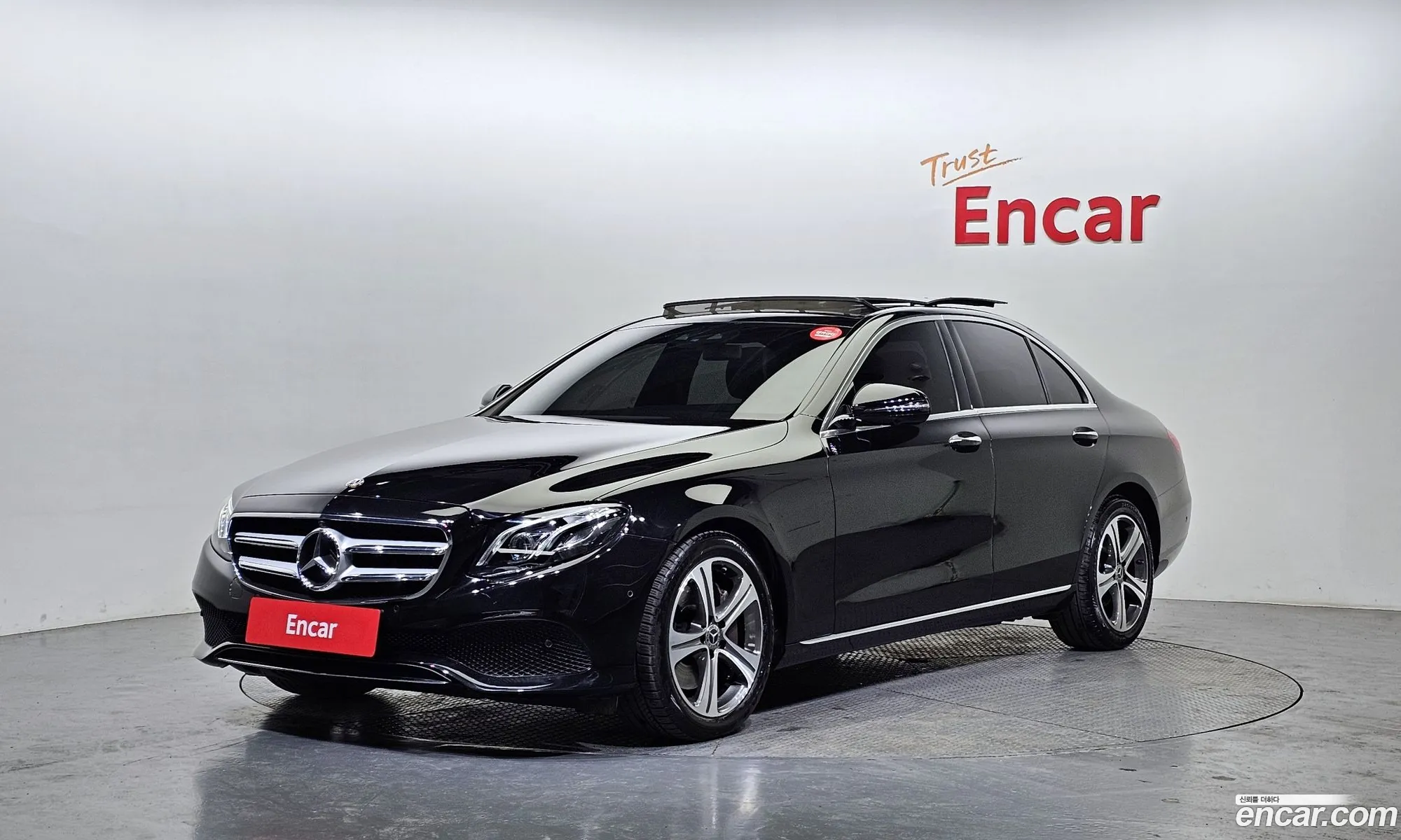 Mercedes-Benz E-Klasse E300 4Matic Avnatgarde 2017 - фотография 2169394
