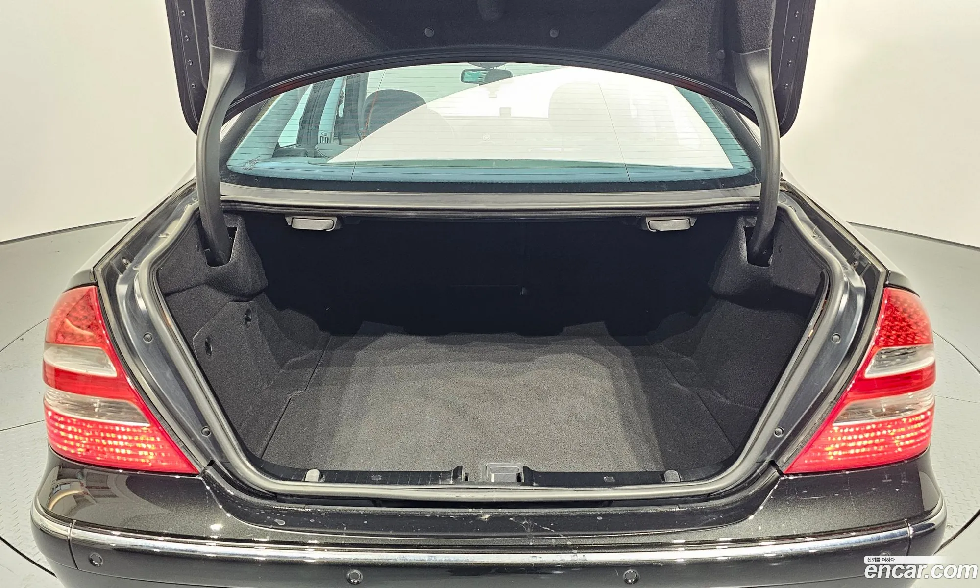 E-Class W211 E350 - фотография 2054602