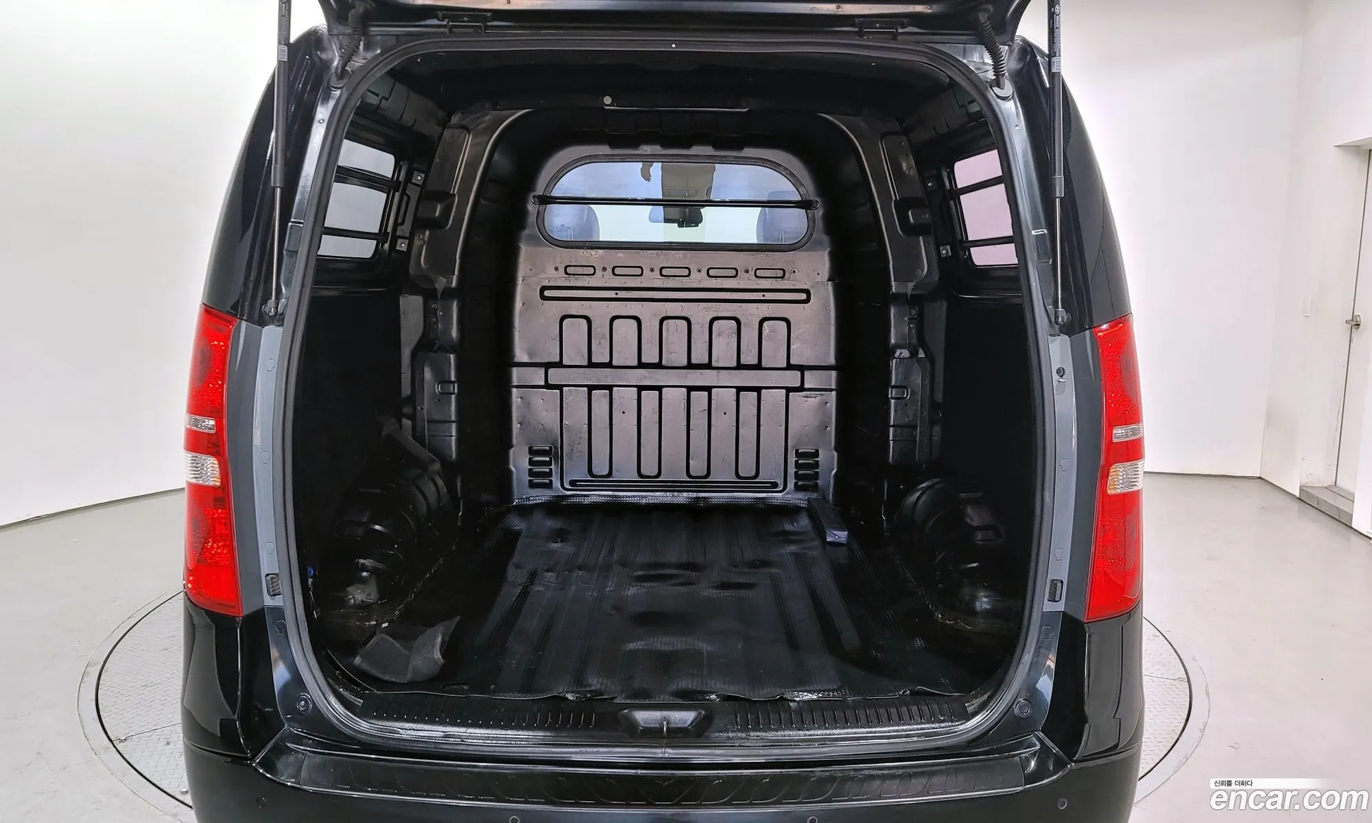 Grand Starex 5 -Seater Van Modern - фотография 13881465