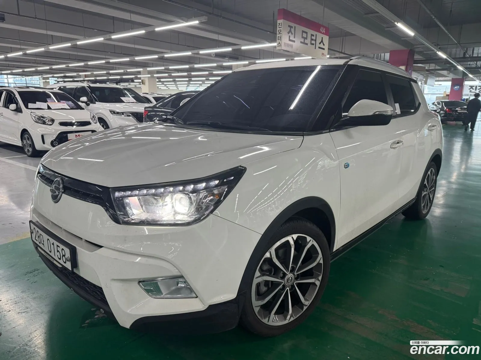 Tivoli Diesel Lx 2Wd - фотография 17340230