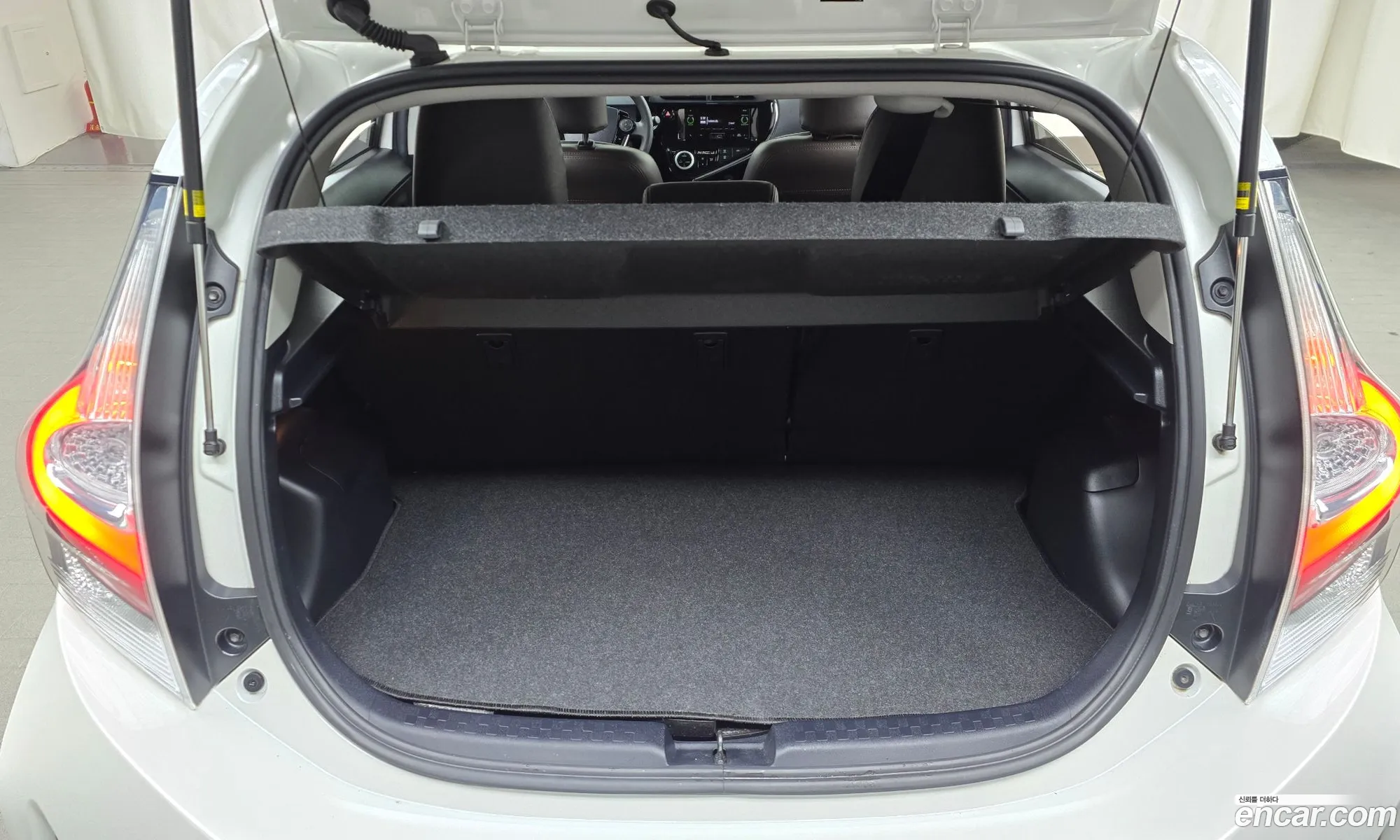 Prius C 15 - фотография 1796982