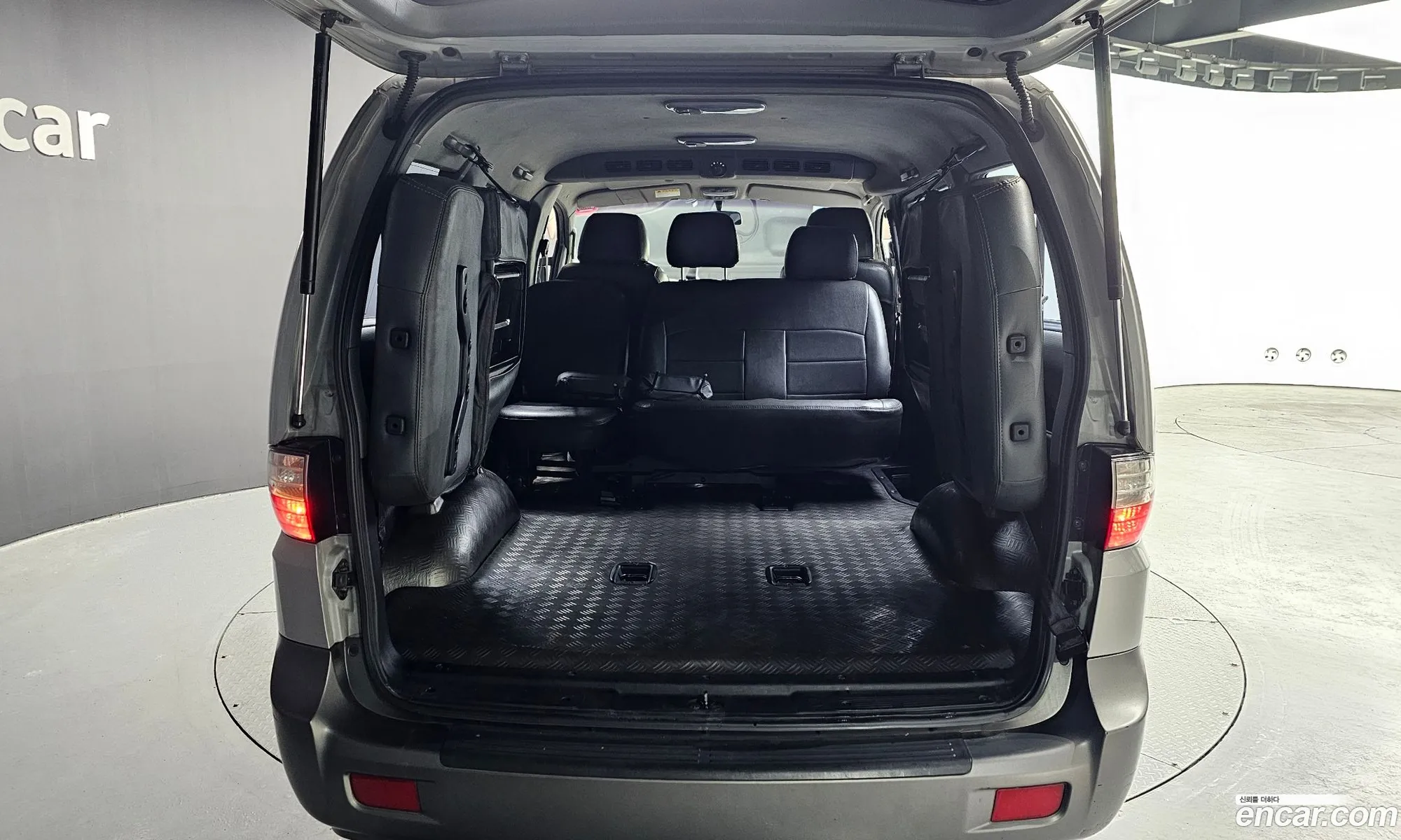 Starex 9 -Seater Crdi 2Wd Grx - фотография 18082346