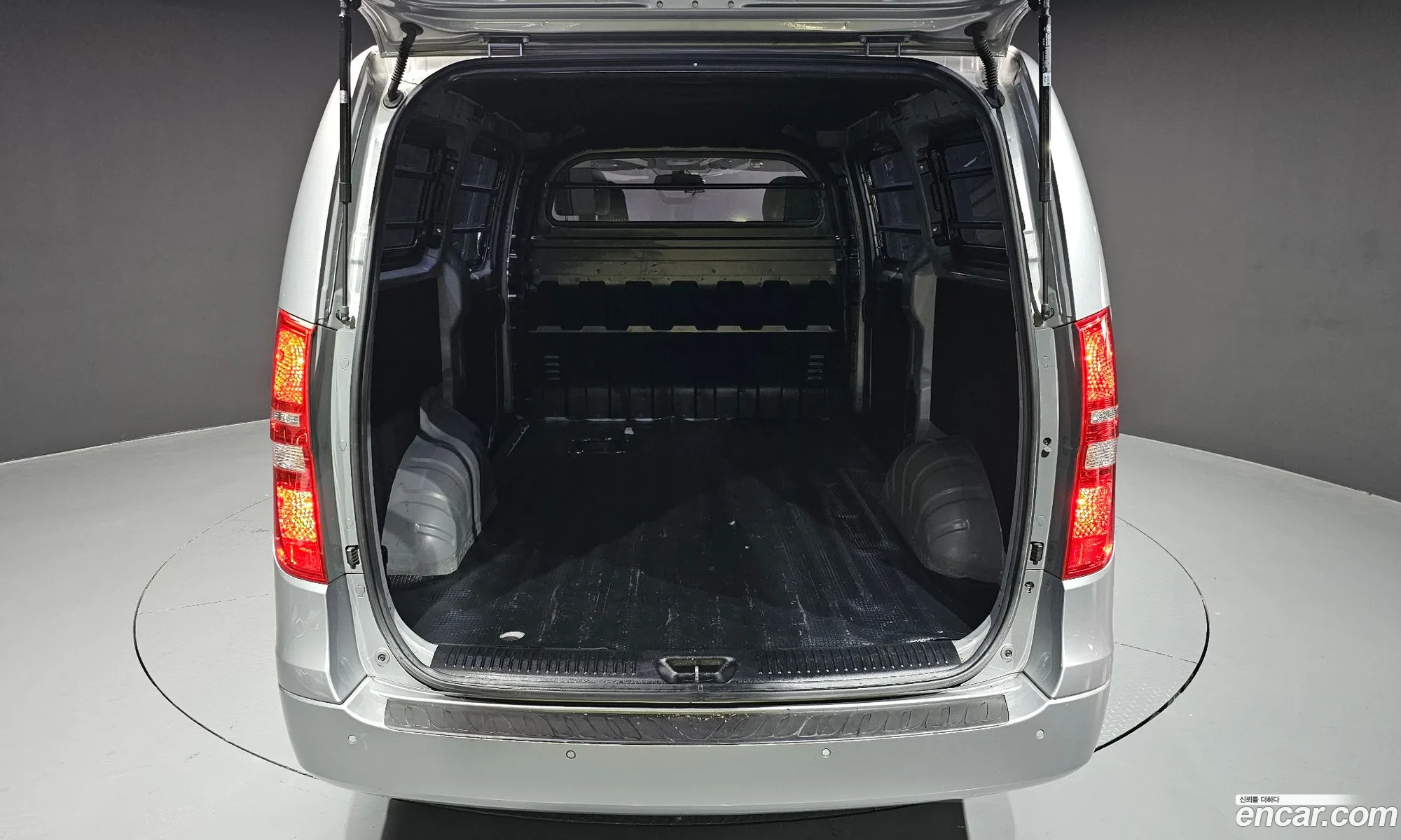 Grand Starex 3 -Seater Van Smart - фотография 17633119
