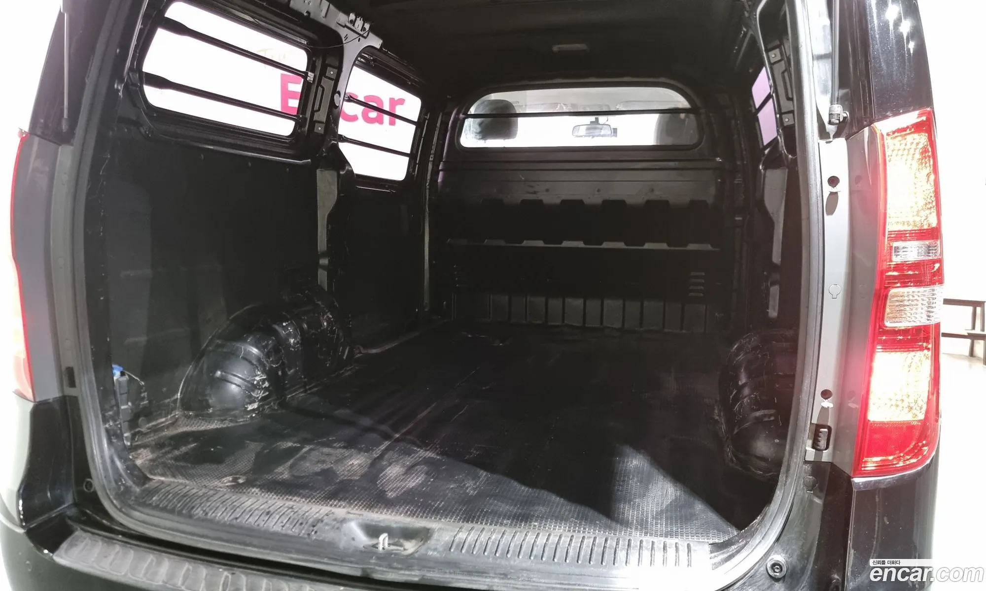 The New Grand Starex Van 3 -Seater Smart - фотография 17285568