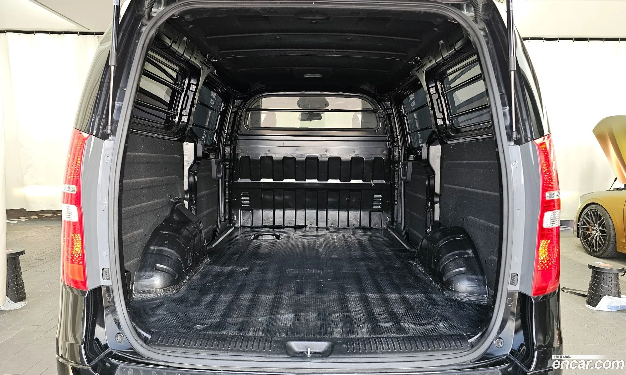 The New Grand Starex Van 3 -Seater Smart - фотография 13416683